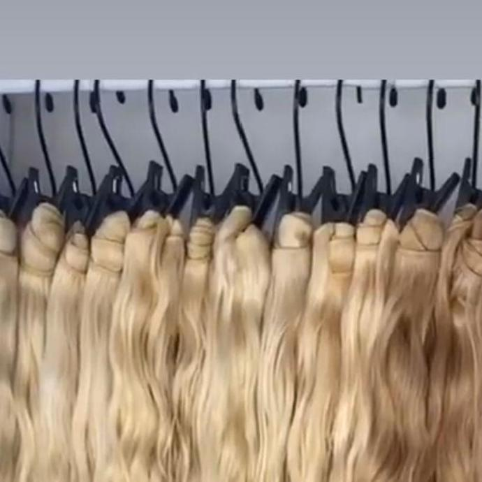 Natural blond wave and natural dark blond
